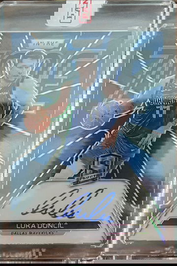 2021-22 Spectra Luka Doncic In The Zone auto /49