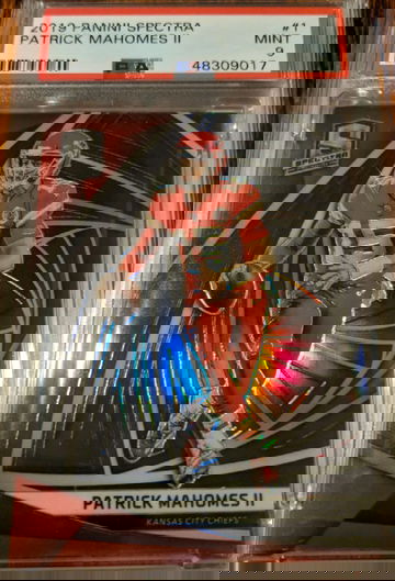 2019 Patrick Mahomes Spectra /99 PSA MINT