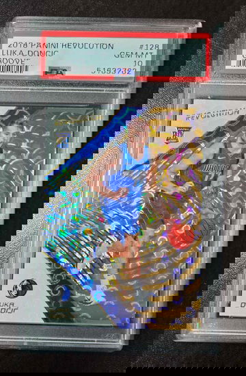 2018 Panini Revolution GROOVE SP Luka Doncic RC PSA10