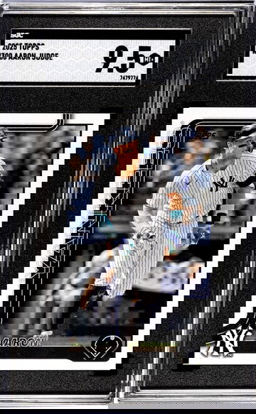 2025 Topps #300 Aaron Judge SGC 9.5