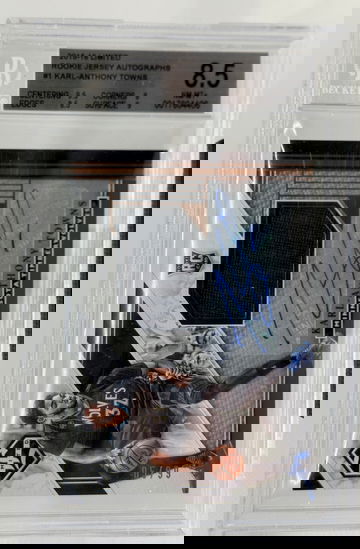 BGS 8.5 2015-16 Panini Limited Karl-Anthony Towns Rookie Patch Autograph