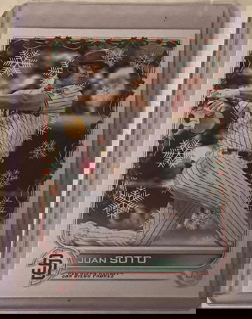 2022 Topps Holiday Juan Soto SSP (santa in stands) code 821