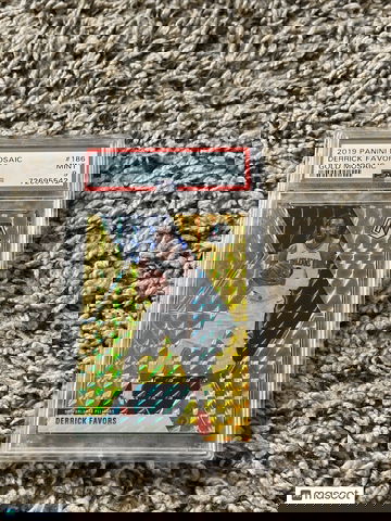Derrick Favors Gold Mosaic /10 PSA 9