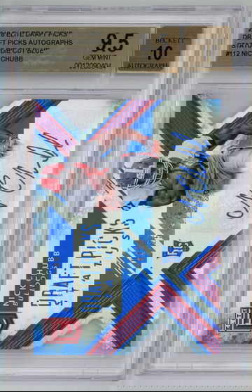 2018 Elite Draft Picks Autographs Status Die Cut Blue /25 Nick Chubb BGS 9.5 w 10 Auto