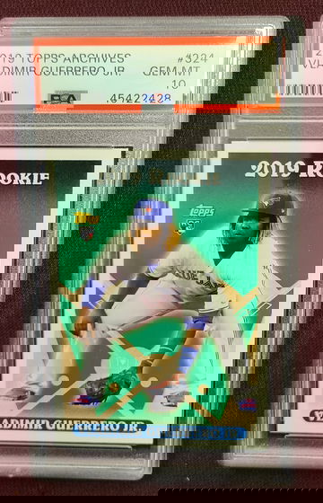 2019 Topps Archives Vladimir Guerrero Jr rookie. #324. PSA 10.