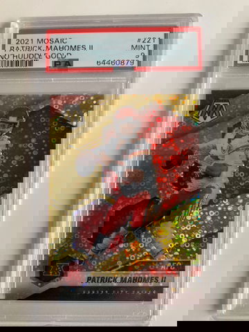 2021 MOSAIC PATRICK MAHOMES NO HUDDLE DISCO GOLD 8/10 PSA 9