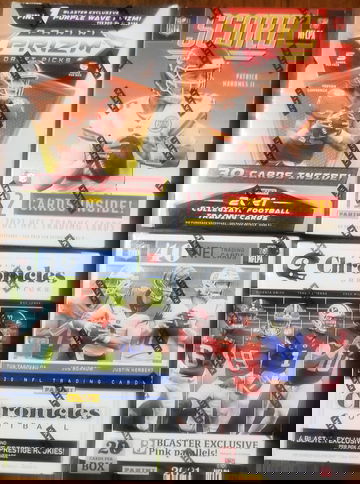 4 NFL football blasters. 1 chronicle, 1 Chronicle draft,  1 score ,1 prizm draft