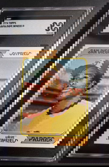 1974 TOPPS DAVE WINFIELD RC SGC 8