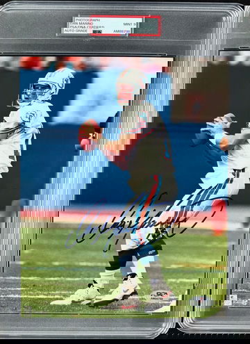 DAN MARINO Autograph AUTO 8x10 Signed PSA SLABBED Photo *PSA 9*