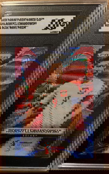 2018 Prizm World Cup Robert Lewandowski Red & Blue Wave SGC 10