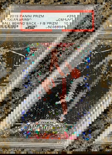 2019-20 Prizm TYLER HERRO FAST BREAK PRIZM Ball Behind The Back Variation PSA 10