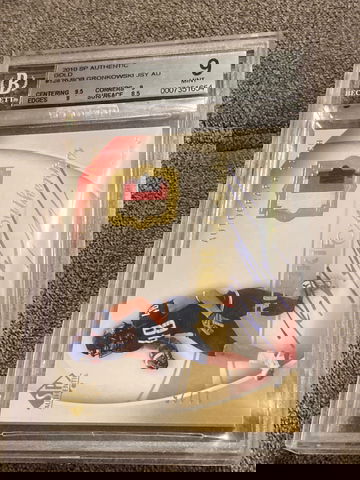 2010 SP Authentic Rob Gronkowski Rookie Gold 3-color patch on card auto #11/25 BGS9/10