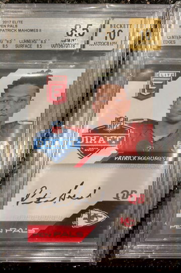 2017 Panini Elite Patrick Mahomes Rookie Pen Pals Auto BGS 8.5 10 KC Chiefs RC