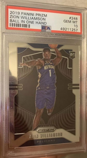 2019 Panini Prizm Zion Williamson Ball In One Hand Photo Variation PSA 10