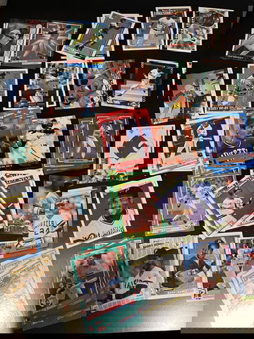 Lot of (190) Barry Bonds Baseball Cards Nice Variety