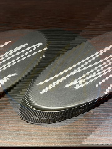 Jonathan Toews Signed Autographed NHL Hockey Puck Beckett BAS COA Blackhawks