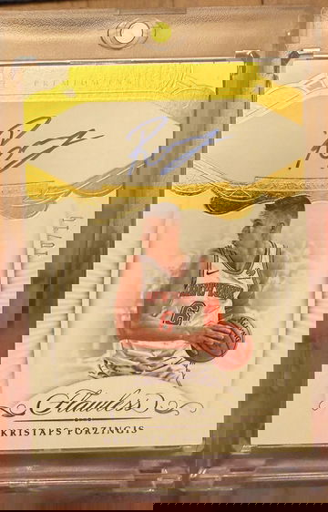 2017-18 Panini Flawless Kristaps Porzingis Premium Ink Gold Auto /10