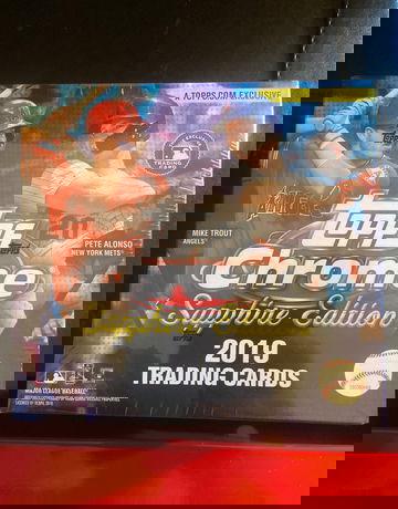 2019 Topps Chrome Sapphire edition box  