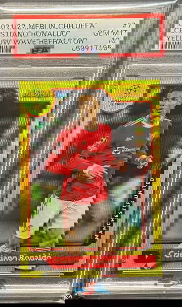 Cristiano Ronaldo 2019 Yellow Wave Refractor /225 PSA10