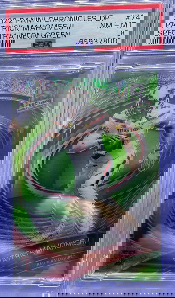 Patrick Mahomes 2022 Panini Chronicles Draft Spectra Green SP 4/49 PSA 8 NM-MT