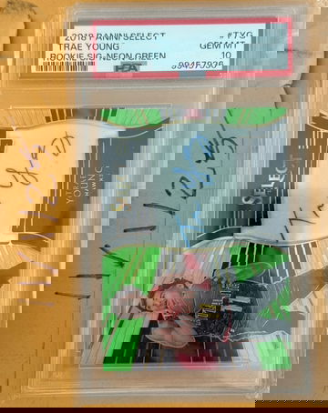 2018 panini select Trae young /99 neon green auto PSA 10
