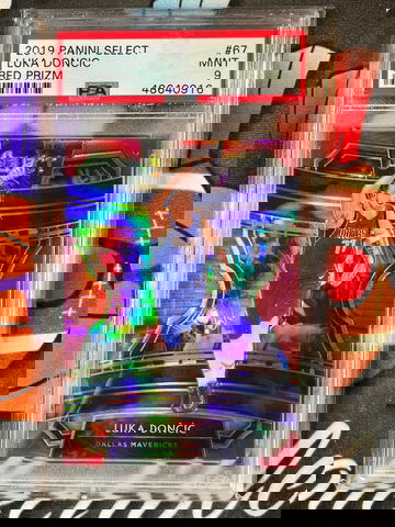 2019 Select Red Prizm 123/199 Luka Doncic PSA 9