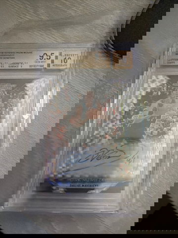 2018 mosaic Dirk Nowitzki on card auto BGS 9.5