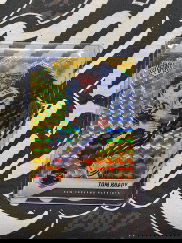 2021 Panini Mosaic Football Tom Brady Yellow Reactive Prizm #137