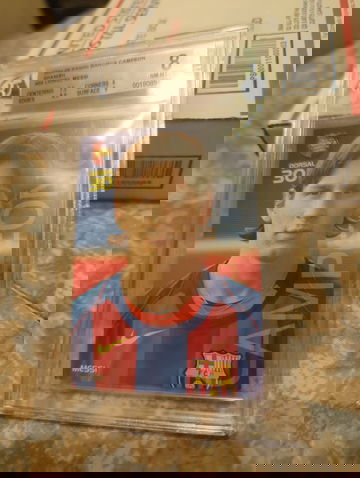 2004 Lionel Messi Mega Cracks Rookie Campeon #35 BGS 8 (Rare Campeones Print)