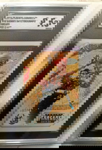 2019-20 Giannis Antetokounmpo Chronicles Threads Purple 1/49 SGC 9.5