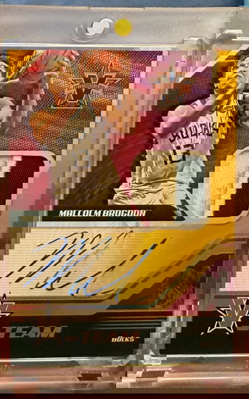 2017 Panini Vanguard Malcolm Brogdon Patch Auto V-Team Gold /10