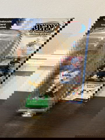 2001 Upper Deck Playmakers Ichiro Suzuki Rookie Bobblehead & Card NIB