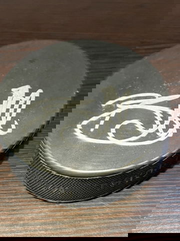 Brent Seabrook Signed Autographed NHL Hockey Puck Beckett BAS COA Blackhawks