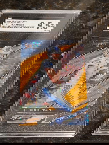 2019 Select Field Level NEON PULSAR PRIZM #/11 (SGC 9.5)