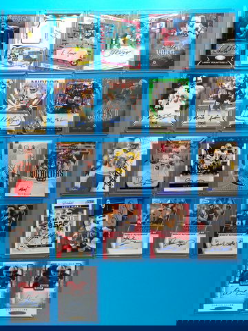 22 card random autograph lot of old/new NFL players.