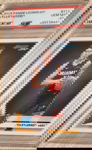 2019 Panini Donruss  #212 Tyler Herro  PSA 10