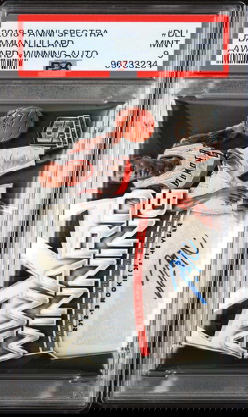 2018 Panini Spectra Award-Winning Autographs Damian Lillard #DLL /25 PSA 9