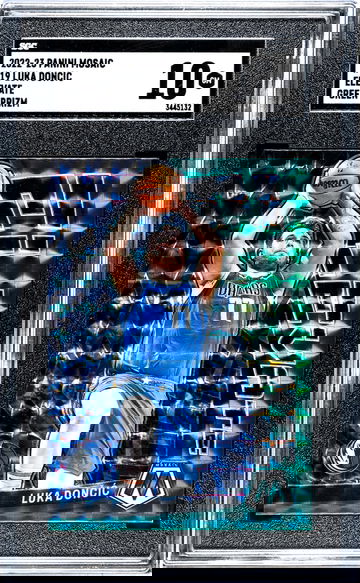 2022-23 Panini Mosaic #19 Luka Doncic Elevate Green Prizm SGC 10