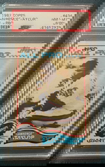 1982 topps Lawrence Taylor RC PSA 8