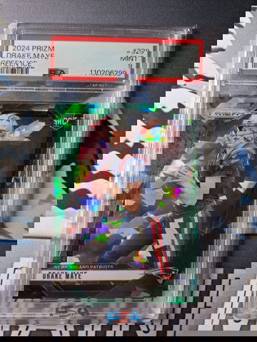 2024 Prizm Green Cracked Ice Drake Maye PSA 9 RC