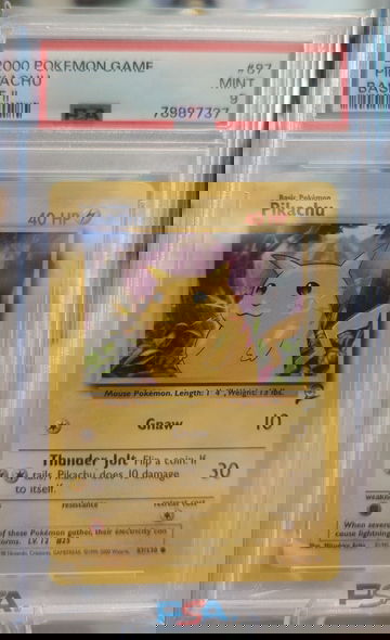 2000 Pokemon Game Pikachu Base 2 PSA 9