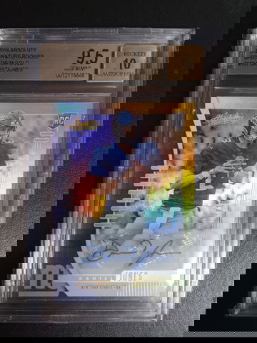 2019 Daniel Jones absolute signature rookies spectrum gold #107 RC 6/10 BGS 9.5/10