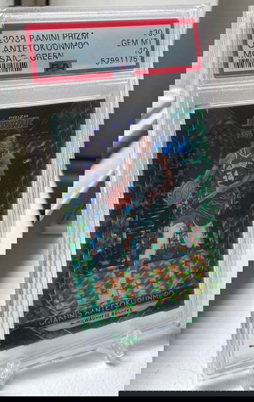 PSA 10 - GIANNIS 2018 Prizm Mosaic Green 