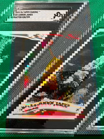 2005 topps chrome refractor Lebron James #102 sgc 9 /999