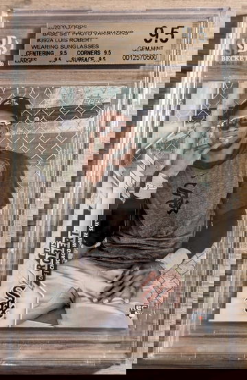 2020 Topps Luis Robert Base Set Photo Variations Wearing Sunglasses SP RC Rookie #392A BGS 9.5 True Gem